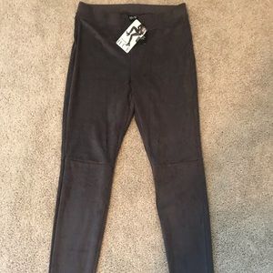 HUE Ultra Suede Leggings
